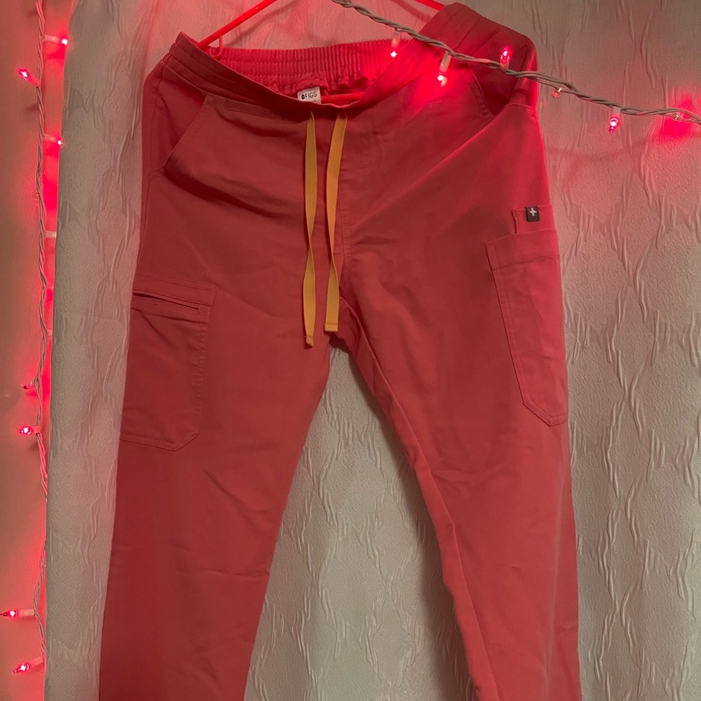 FIGS High Waisted Yola Skinny Scrub Pants 2.0 (pink)